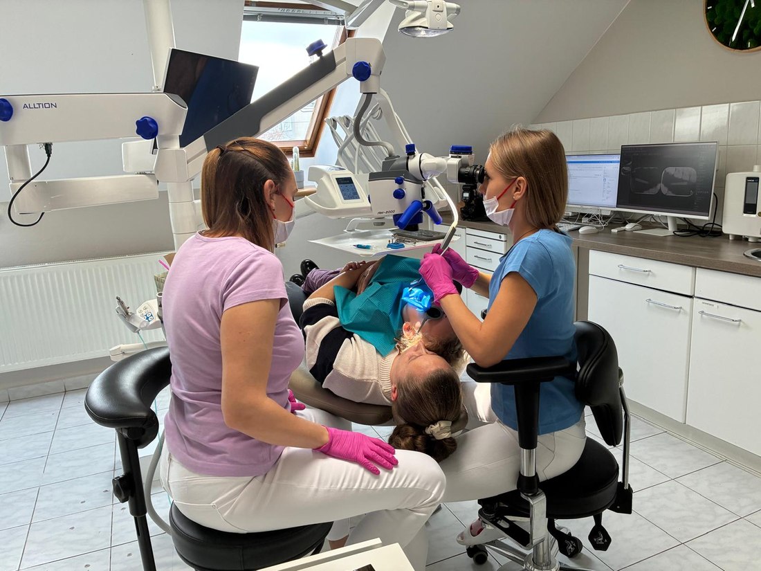 Ošetření pod mikroskopem v ordinaci VP Dental